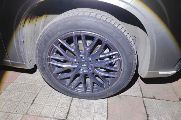 Used CHANGAN OSHAN Z6 2022 Blue Whale 1.5T DCT Luxury Model Right Front Wheel Hub