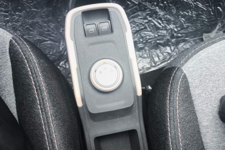 Used Chery New Energy QQ Ice Cream 2022 170km Sundae Phosphate Lithium-Ion