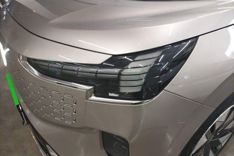 Used Volvo EM90 2025 Ultra Six-Seater