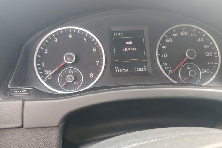 Used Volkswagen Tiguan 2016 300TSI Automatic All-Wheel Drive Luxury Edition Odometer Close Up