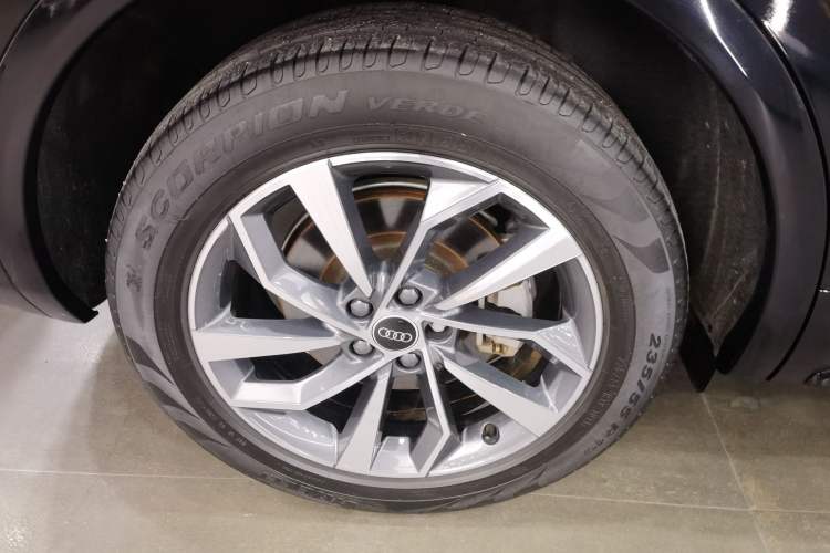 Used Audi Q5L 2023 40T Luxury Dynamic Model
