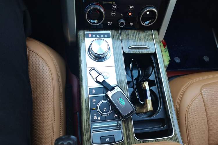 Used Land Rover Range 2019 3.0 SC V6 Grand Edition Gear Lever