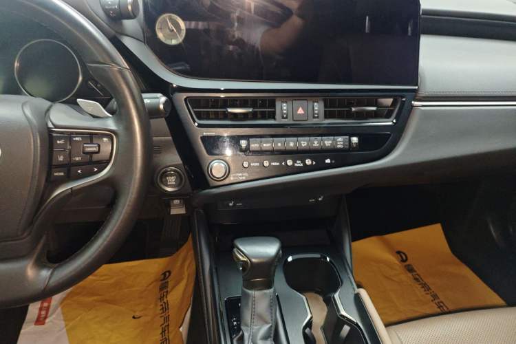Used Lexus ES 2022 200 Excellence Edition Audio And AC Panel