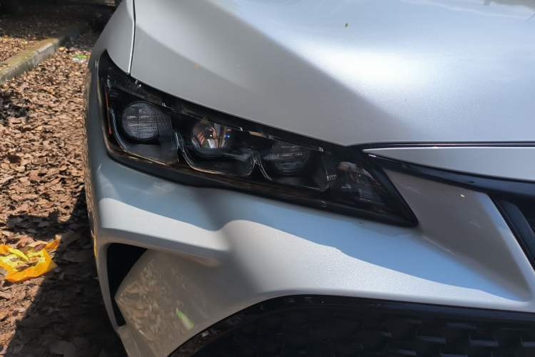 Used Toyota Avalon 2019 2.0L Ambition Edition China VI Right Front Headlight