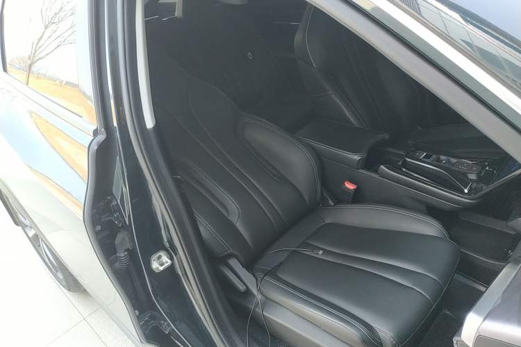 Used Dongfeng Aeolus Mage 2023 DH-i 1.5T Luxury Edition Right Front Seat