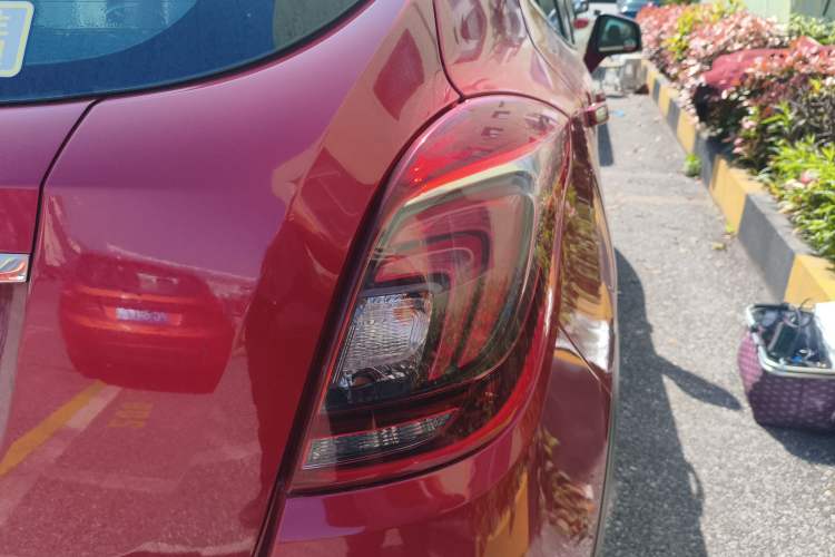 Used Buick Encore 2018 18T Automatic Two-Wheel Drive Urban Elite Model
