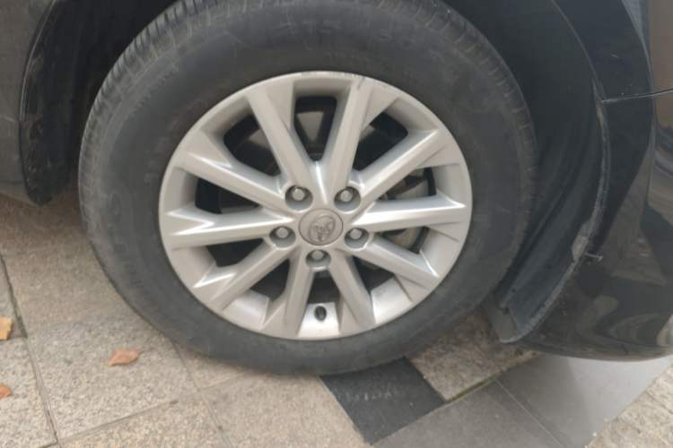 Used Toyota Camry 2015 2.0G Premier Edition Right Front Wheel Hub