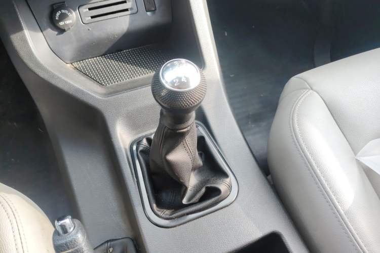 Used FORTHING Lingzhi 2022 M5 1.6L Practical Model 5 Seats Gear Lever