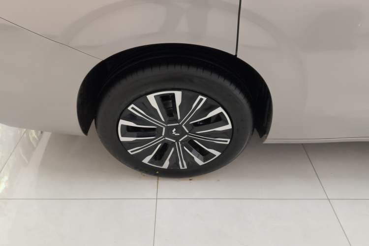 Used Wuling Wuling Starlight 730 2025 Model Plug-in Hybrid 125km Luxury Edition