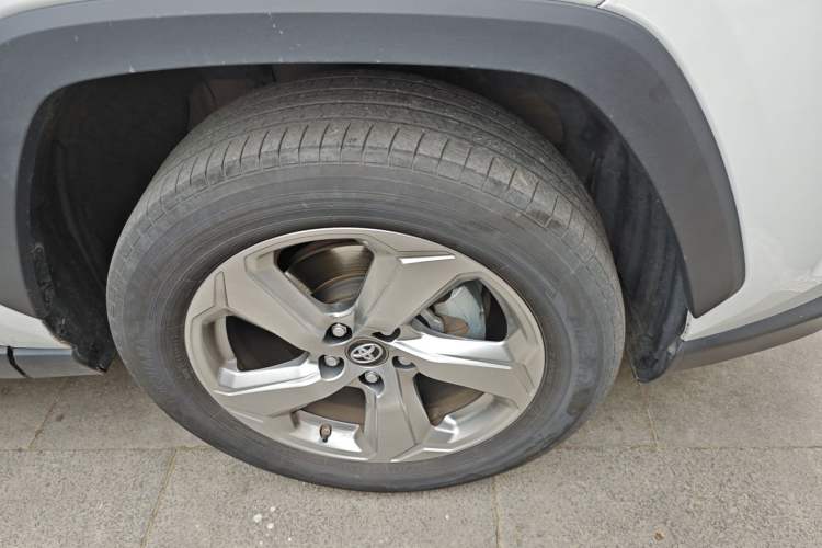 Used Toyota RAV4 2021 2.0L CVT Two-Wheel Drive Fashion PLUS Edition Right Front Wheel Hub