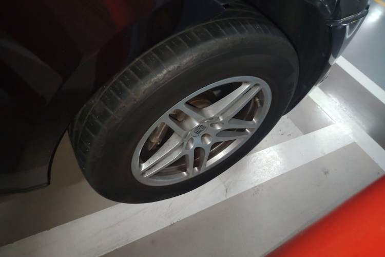 Used Porsche Macan 2020 Macan 2.0T Right Front Wheel Hub