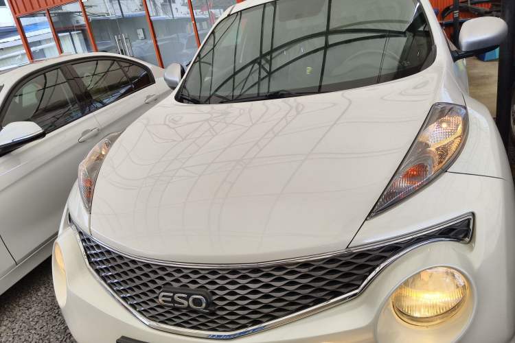 Used Infiniti ESQ 2014 1.6L Spontaneous Edition Exterior 1