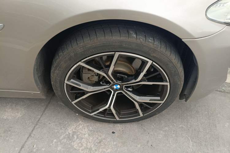 Used BMW 5 Series 2013 520Li Elegant Edition Right Front Wheel Hub