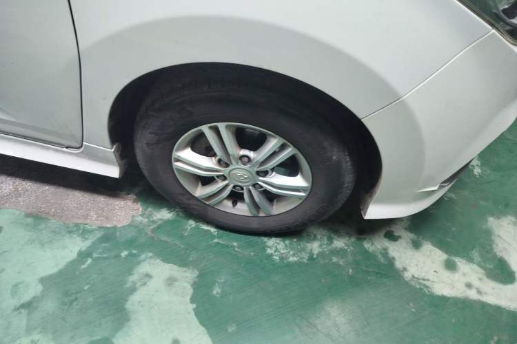 Used SAIC MAXUS G10 2016 2.0T Automatic Elite Edition Right Front Wheel Hub