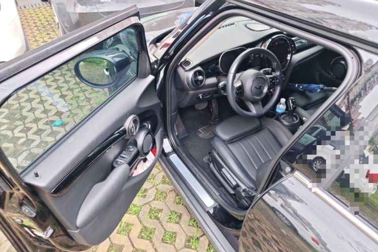 Used MINI 2023 Updated 1.5T COOPER Artist Five-Door Edition Driver Seat