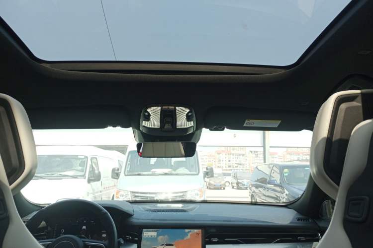 Used Lynk & Co 09 2021 2.0T Halo Six-Seater
