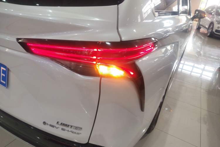 Used Toyota SIENNA 2024 2.5L Hybrid Four-Wheel Drive Prestige Edition