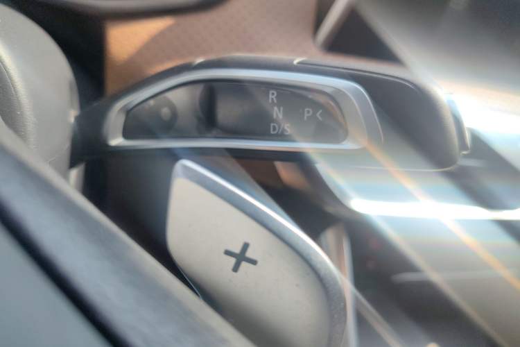 Used SAIC MAXUS G50 2024 Facelift PLUS 1.5T Happiness-Recommended Automatic Start-Up Version Gear Lever