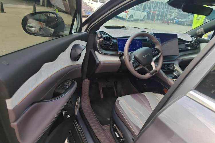 Used BYD Frigate 07 2023 DM-p 175 km Four-Wheel Drive Flagship Model
