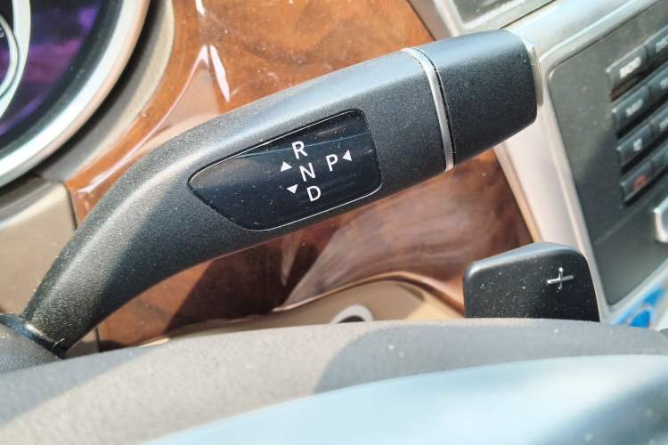 Used Mercedes-Benz M-Class 2012 ML 350 Sport Edition Gear Lever