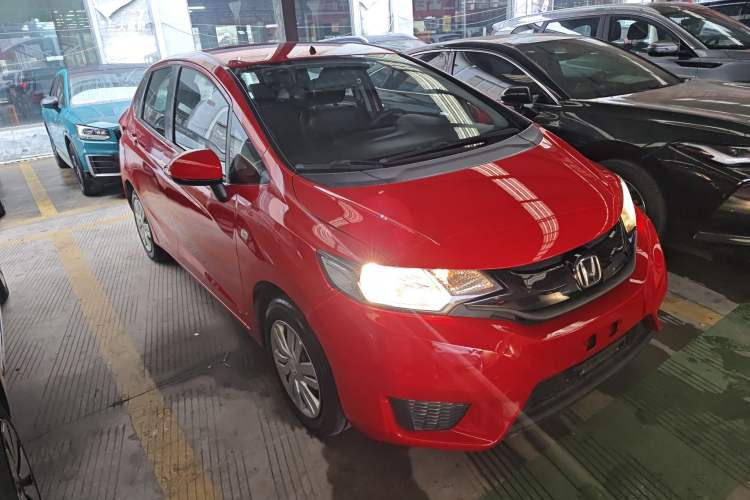 Used Honda Fit 2016 1.5L LX CVT Comfort Model Front Right 45 Deg