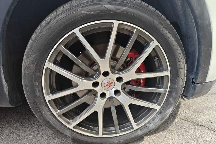 Used Maserati Levante 2018 3.0T Classic Edition Right Front Wheel Hub