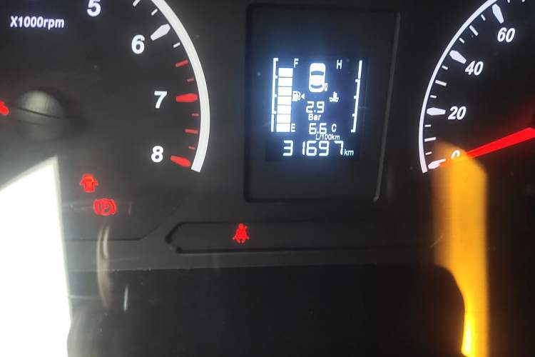 Used FORTHING Lingzhi 2022 M5 1.6L Practical 7-Seater Odometer Close Up