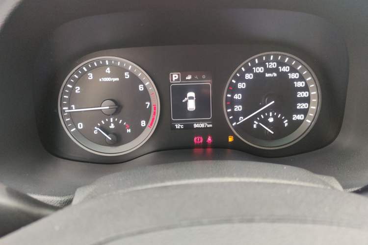 Used Hyundai Tucson 2018 1.6T Dual-Clutch Two-Wheel Drive 15th Anniversary Special Edition Odometer Close Up