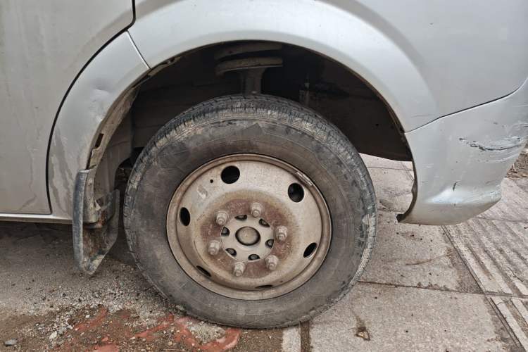 Used Dongfeng Yufeng 2021 2.3T Power King Rear-Drive Logistics Vehicle Long Wheelbase High Roof Dual Rear Tires 6–9 Seats China VI Standard M9T Exterior 7