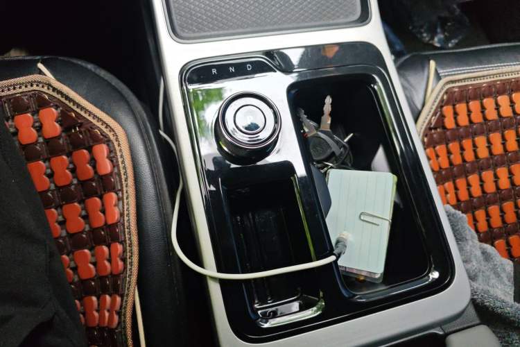 Used Hycan Z03 2022 510 km Range Trendy Cool Version 160 kW 61.13 kWh Gear Lever