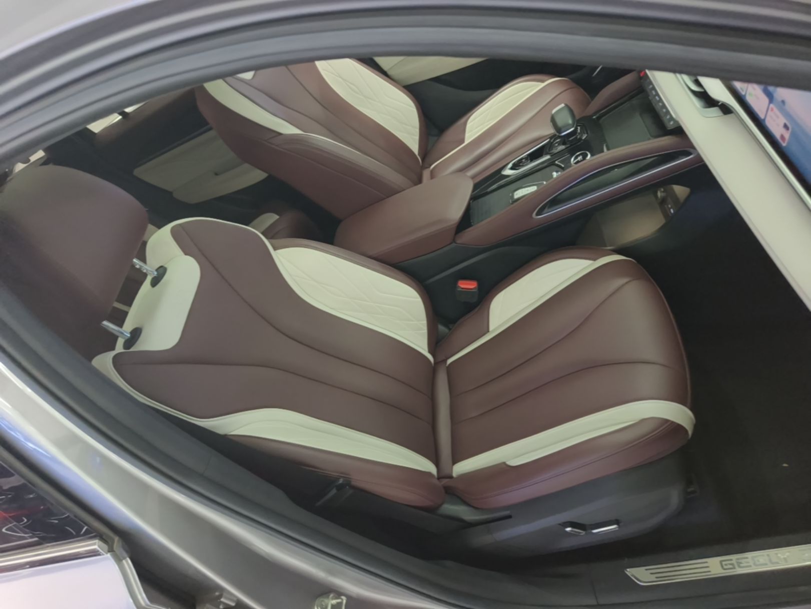 Geely Auto Monjaro L 2024 2.0TD High-Power Automatic Two-Wheel Drive Yunqi Version — снимка 19