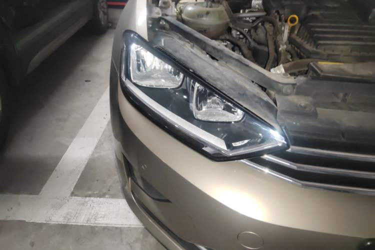 Used Volkswagen Golf Sportsvan 2018 230TSI Automatic Trend Edition Right Front Headlight