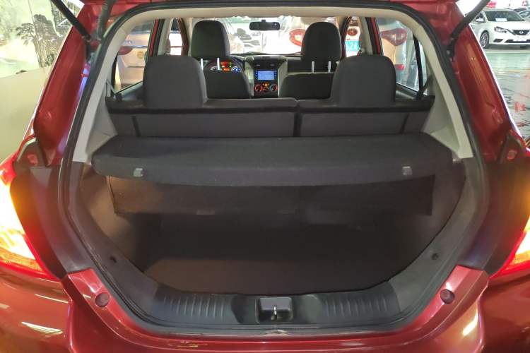 Used Venucia R50 2013 1.6L Manual Fashion Edition
