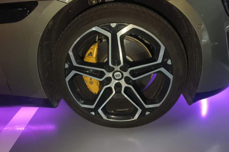 Used Xiaomi Auto SU7 2024 Four-Wheel Drive Ultra-Long Range Advanced Intelligent Driving Max Edition
