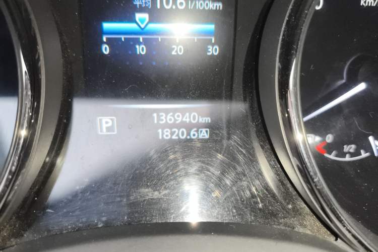 Used Nissan X-Trail 2015 2.0L CVT Comfort MAX Edition 2WD Odometer Close Up