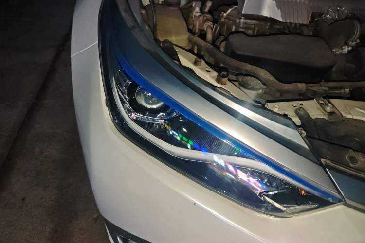 Used Toyota Levin 2017 Revised Dual-Engine 1.8H GS E-CVT Elite Sunroof Version China V Standard Right Front Headlight