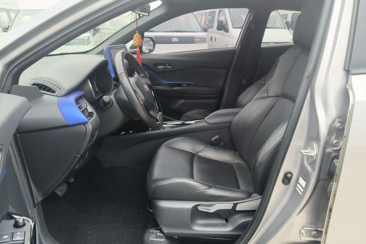 Used Toyota IZOA 2018 2.0L Yichi Version China VI Standard