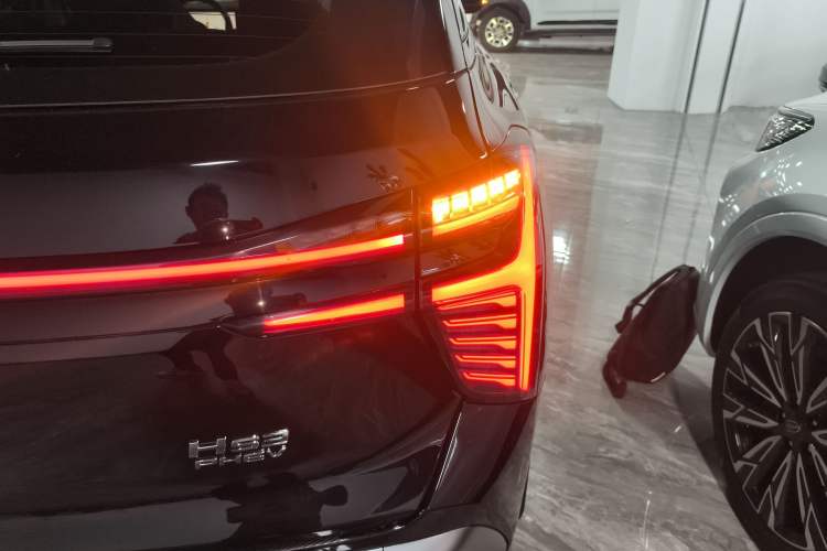 Used Hongqi HS3 PHEV 2024 PHEV 115km Jingwei Edition Right Rear Taillight