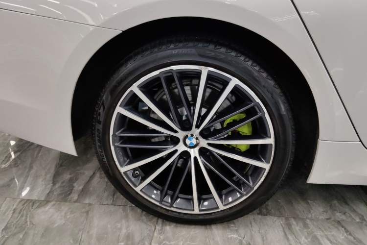 Used BMW 5 Series 2020 530Li Leading Model M Sport Package Right Rear Wheel Hub