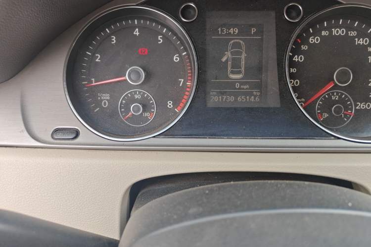 Used Volkswagen Magotan 2012 1.8TSI Luxury Model Odometer Close Up