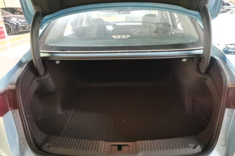 Used Hongqi H5 2024 1.5T HEV Smart Connect Flagship Edition Trunk