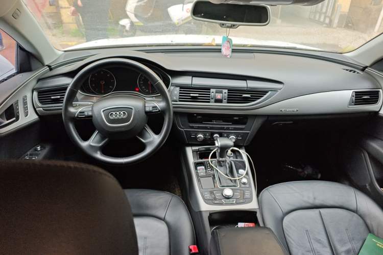 Used Audi A7 2012 2.8FSI quattro Ambition model Center Console