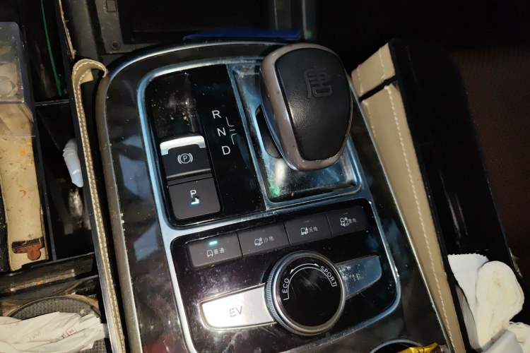 Used BYD Tang New Energy 2015 2.0T Four-Wheel-Drive Flagship Model Gear Lever