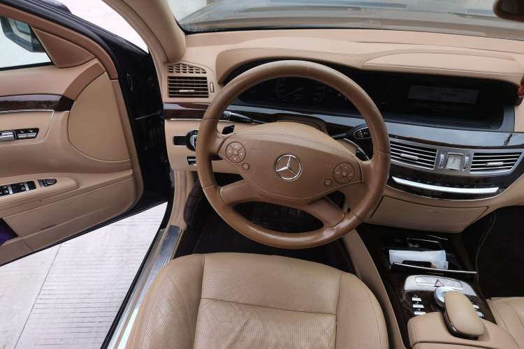 Used Mercedes-Benz S-Class 2010 S 300 L Luxury Model
