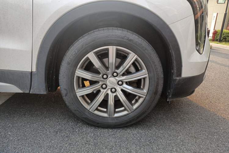 Used Cadillac XT4 2018 28T Two-Wheel Drive Leading Version Right Front Wheel Hub