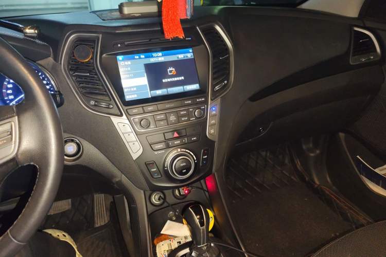 Used Hyundai Santa Fe 2017 2.0T Automatic All-Wheel Drive Smart 7-Seater Audio And AC Panel