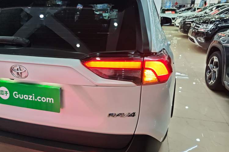 Used Toyota RAV4 2021 2.0L CVT Two-Wheel Drive Fashion Edition
