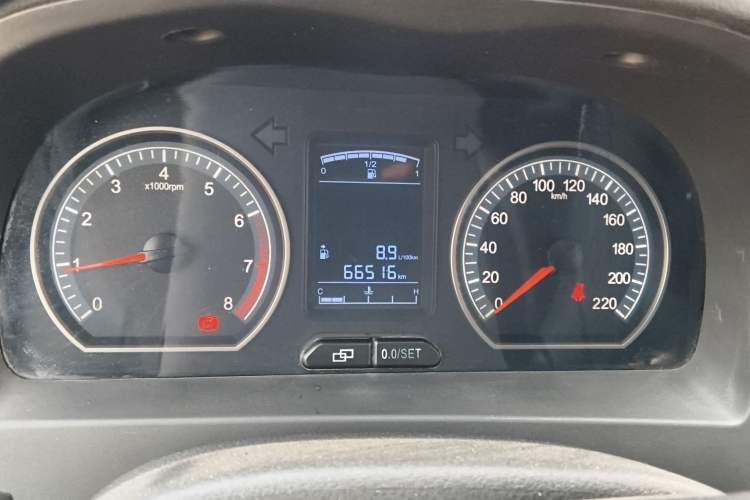 Used FORTHING Joyear X5 2013 1.6L Manual Luxury Model China IV Standard
