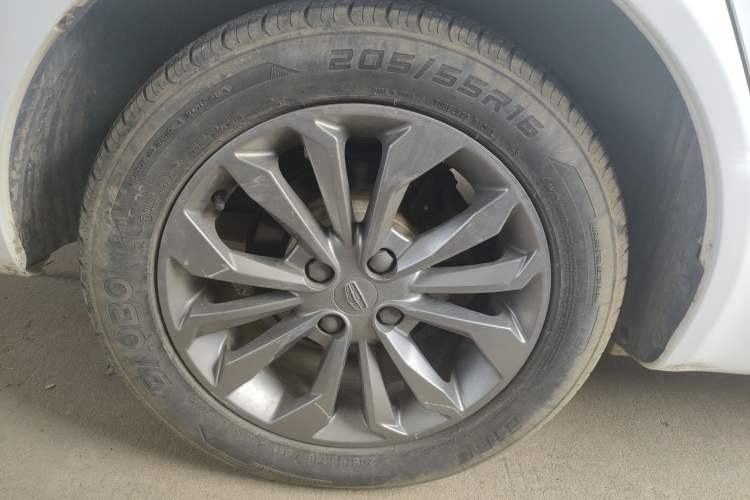 Used Geely Auto Vision 2016 1.5L Automatic Happiness Edition Right Rear Wheel Hub