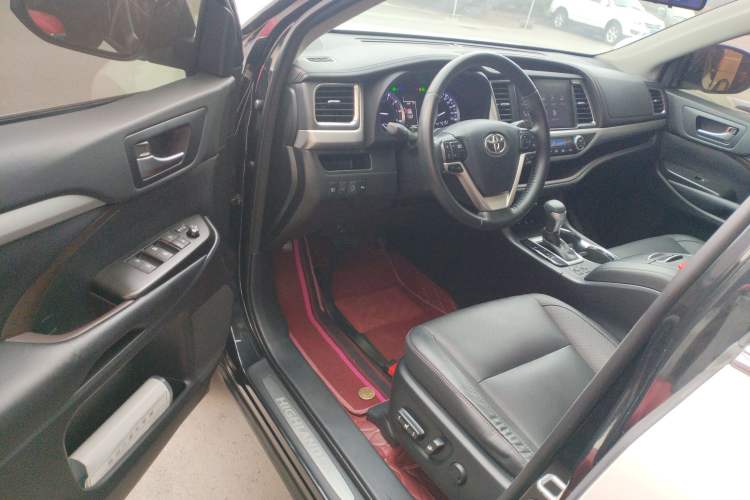 Used Toyota Highlander 2018 2.0T Four-Wheel Drive Prestige Version 7 Seats China V Emission Standard Driver Seat